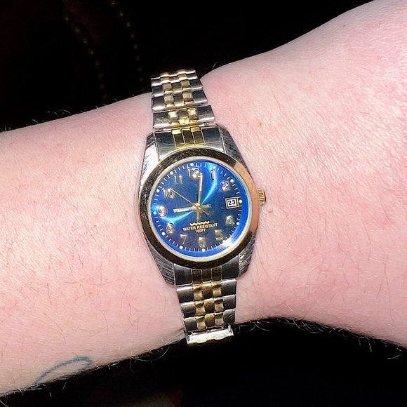 ⭐️Milan Watch Blue Round Face with Date Gold/Silver Toned Band - Picture 4 of 13